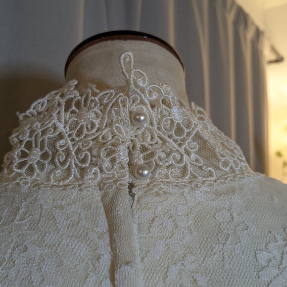 Jessica McClintock Ivory Lace Bridal Gown - Picture 8 of 15